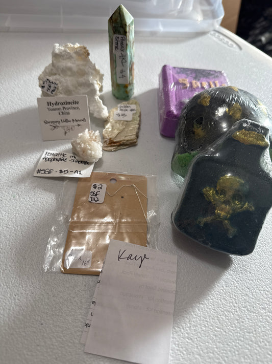 Kaye 🍀 | 12/14 sale plus destash | HOLD 12/22